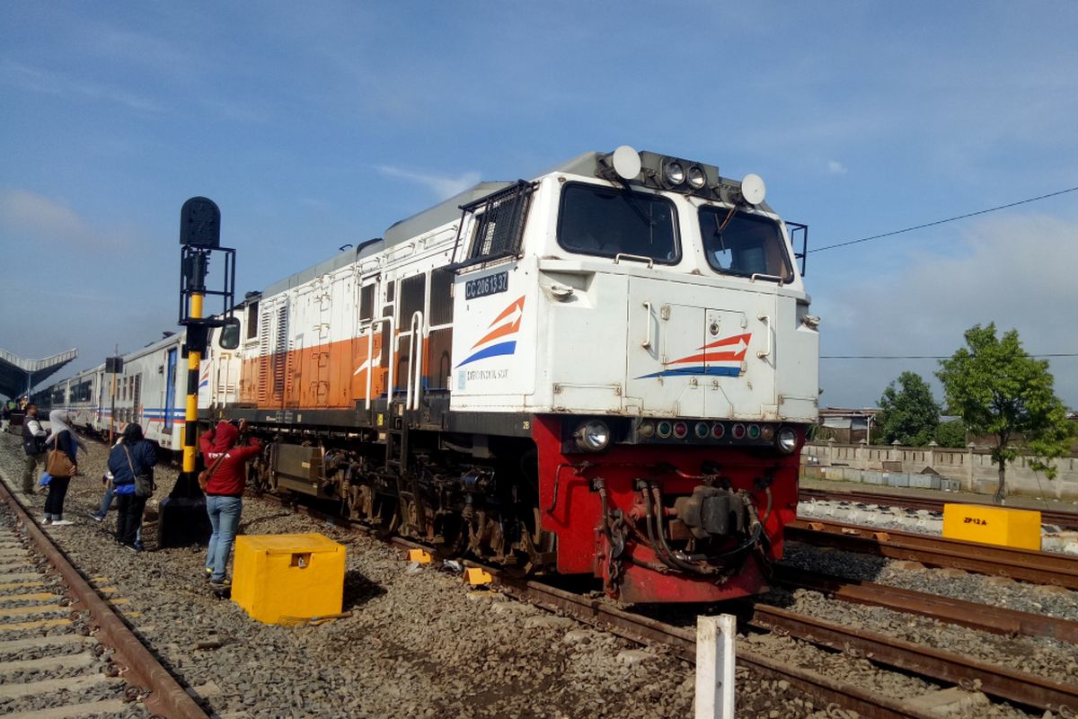 pelemparan batu, KA Sancaka, Kereta dilempar batu, KAI Perketat Patroli di Jalur Rawan Usai Pelemparan Batu yang Lukai 2 Penumpang