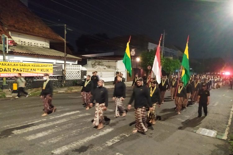 Yogyakarta, malam 1 Suro, Kalender Jawa, Keraton Yogyakarta, yogyakarta, Malam 1 Suro, kalender jawa, mubeng beteng 1 suro, Lampah Ratri, Tradisi Malam 1 Suro di Yogyakarta: Mubeng Beteng dan Lampah Ratri