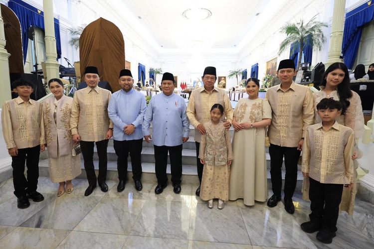 Agus Harimurti Yudhoyono, Annisa Pohan, Idul Fitri, Inspirasi Sarimbit Lebaran ala Annisa Pohan, Paduan Putih dan Biru