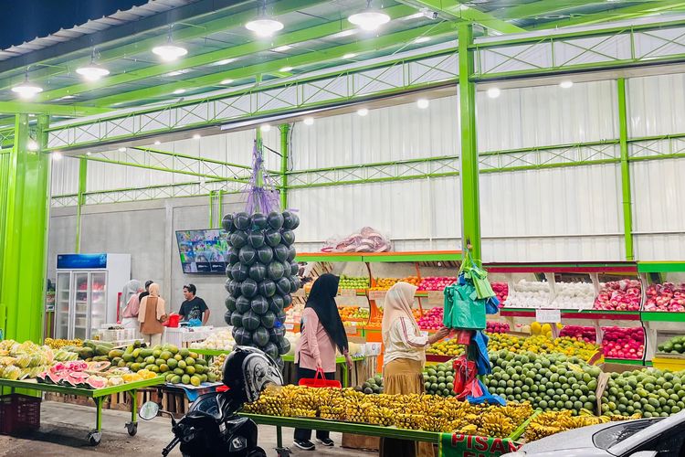 musim mangga, mangga harum manis, mangga matang, penjual buah, mangga manis, cara memilih mangga, Trik Rahasia dari Penjual Buah, Ini Cara Pilih Mangga Harum Manis yang Matang Sempurna!, 1. Cek aromanya, 2. Perhatikan bentuk buah, 3. Perhatikan warna kulitnya, 4. Sentuh dan cek tekstur daging