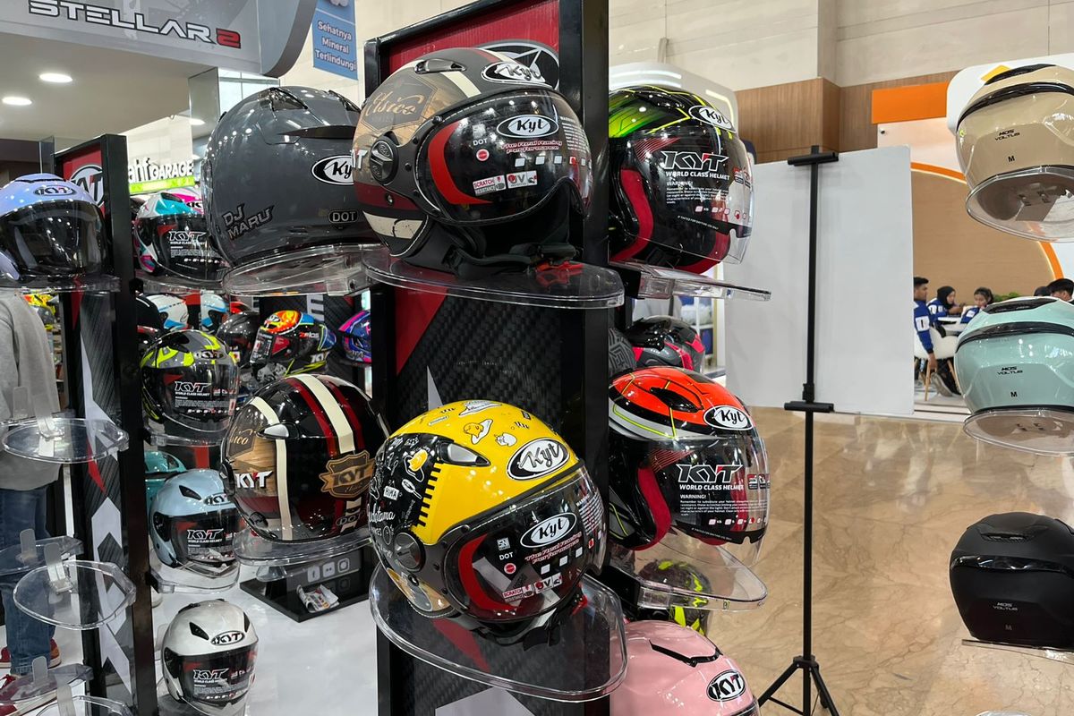 Pameran otomotif, GIIAS 2025, pameran otomotif, helm terjangkau, perlindungan berkendara, Cek Daftar Helm Harga Rp 200.000 di GIIAS 2025