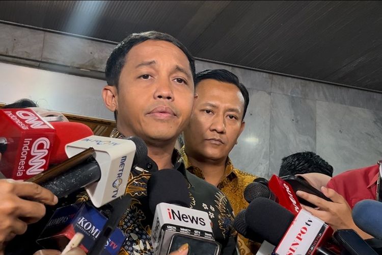 Raja Juli Antoni, menhut raja juli, menhut raja juli antoni, Menhut Raja Juli diminta mundur, Menhut tidak paham soal kehutanan, Saat Menteri Kehutanan Disebut Tidak Paham soal Kehutanan