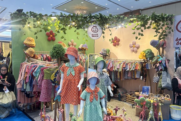 Inacraft, Inacraft 2025, pameran inacraft, pameran inacraft 2025, belanja di inacraft, Bawa Rp 300.000 Belanja di Inacraft 2025, Dapat Apa Saja?, 1. Blouse batik, 2. Aksesori kuningan etnik, 3. Kerajinan rajut , 4. Baju batik anak, 5. Perhiasan silver, 6. Bucket hat ecoprint 