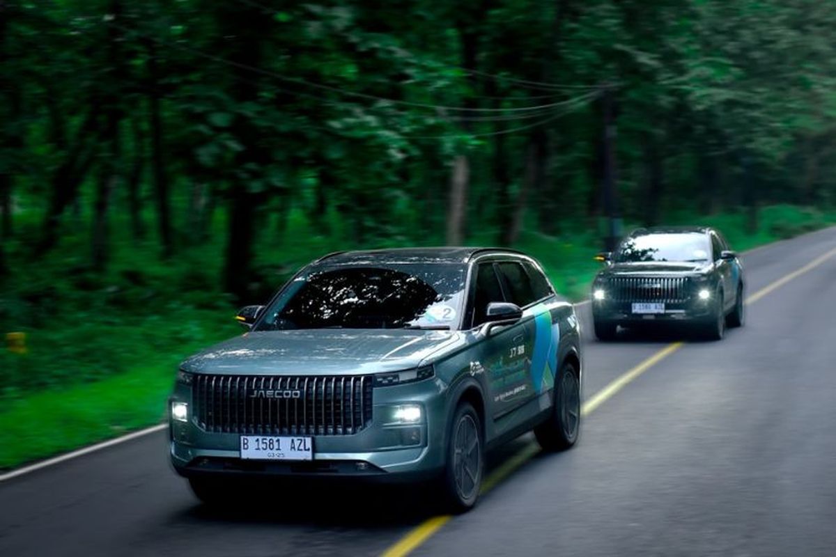 kendaraan listrik hibrida, teknologi Super Hybrid System, Chery Tiggo 8, Jaecoo J7, Kendaraan listrik hibrida, Teknologi Super Hybrid System, Satu Platform Dua Merek, Apa Perbedaan Sistem Hybrid Chery dan Jaecoo?, Apa itu PHEV dan Mengapa Diperkenalkan di Indonesia?, Apa Saja Kemiripan Antara Jaecoo dan Chery?, Kapan Jaecoo dan Chery Memperkenalkan PHEV Mereka?, Apa Perbedaan Spesifikasi Antara Chery Tiggo 8 CSH dan Jaecoo J7 SHS?, Bagaimana Pendapat Para Petinggi Merek Terkait Perbedaan Strategi?