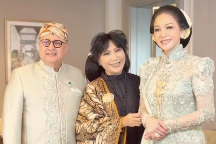 Maia Estianty, Al Ghazali, Irwan Mussry, Alyssa Daguise, Al Ghazali Alyssa Daguise, Pernikahan Al Ghazali Alyssa Daguise, pernikahan al ghazali dan alyssa daguise, akad nikah Al Ghazali dan Alyssa Daguise, Al Ghazali akad nikah, Dampingi Al Ghazali Akad Nikah, Maia Estianty dan Irwan Mussry Tampil Serasi dan Berkelas