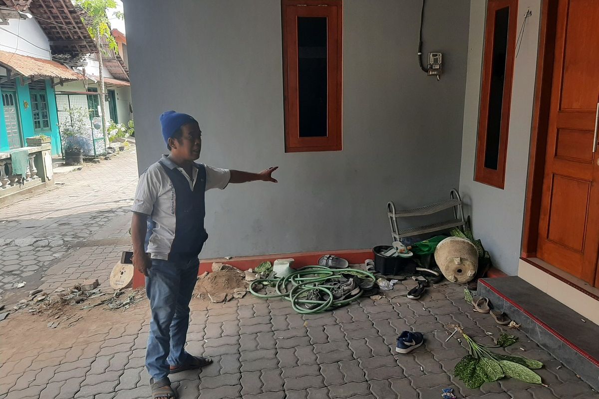 Sleman, ShopeeFood, Yogyakarta, insiden driver shopeefood dan pelanggan di sleman, pelanggan shopeefood jadi tersangka, driver shopeefood jadi tersangka, Cerita Ketua RT Soal Warganya yang Cekcok dengan Driver Online Gara-gara Pesanan Kopi Telat 8 Menit, Perselisihan Bermula dari Pesanan Kopi yang Terlambat, Aksi Massa Driver Online Ricuh, Fasilitas Rumah Rusak, Warga Terganggu, ShopeeFood Bantah Keterlambatan Berjam-jam, “Mas-mas Pelayaran” Ditetapkan sebagai Tersangka