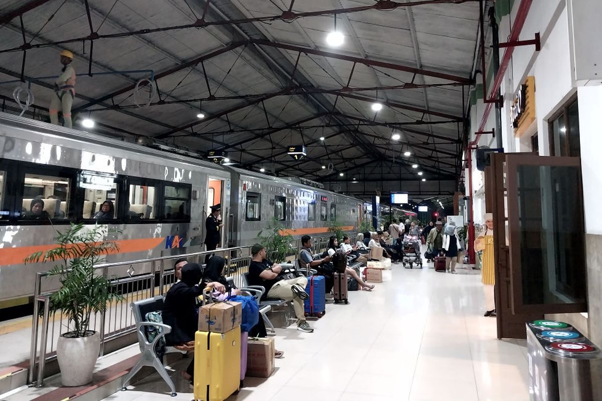 Jawa Timur, Madiun, Daop 7 Madiun, Daftar KA Tarif Khusus dari Madiun ke Jogja hingga Surabaya, Tiket Mulai Rp 60.000, Relasi Madiun - Yogyakarta PP, Relasi Madiun - Solo Balapan PP, Relasi Madiun - Lempuyangan PP, Relasi Madiun - Purwosari PP, Relasi Madiun - Solo Jebres PP, Relasi Kediri - Lempuyangan PP, Relasi Kediri - Yogyakarta PP, Relasi Madiun - Semarang Tawang PP, Relasi Madiun - Semarang Poncol PP, Relasi Kediri - Lempuyangan PP, Relasi Kediri - Yogyakarta PP, Relasi Madiun - Jombang PP, Relasi Madiun - Surabaya Gubeng PP, Relasi Madiun - Blitar PP, Relasi Madiun - Malang PP, Relasi Jombang - Surabaya Gubeng PP, Relasi Kediri - Malang PP, Relasi Blitar - Malang PP