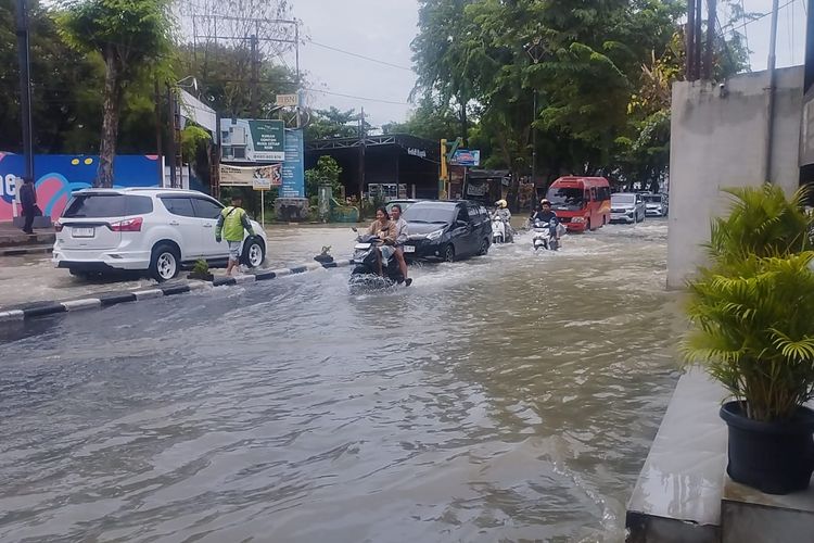 mobil, banjir, oli gardan, Oli Gardan Jadi Biang Kerusakan Setelah Mobil Kebanjiran