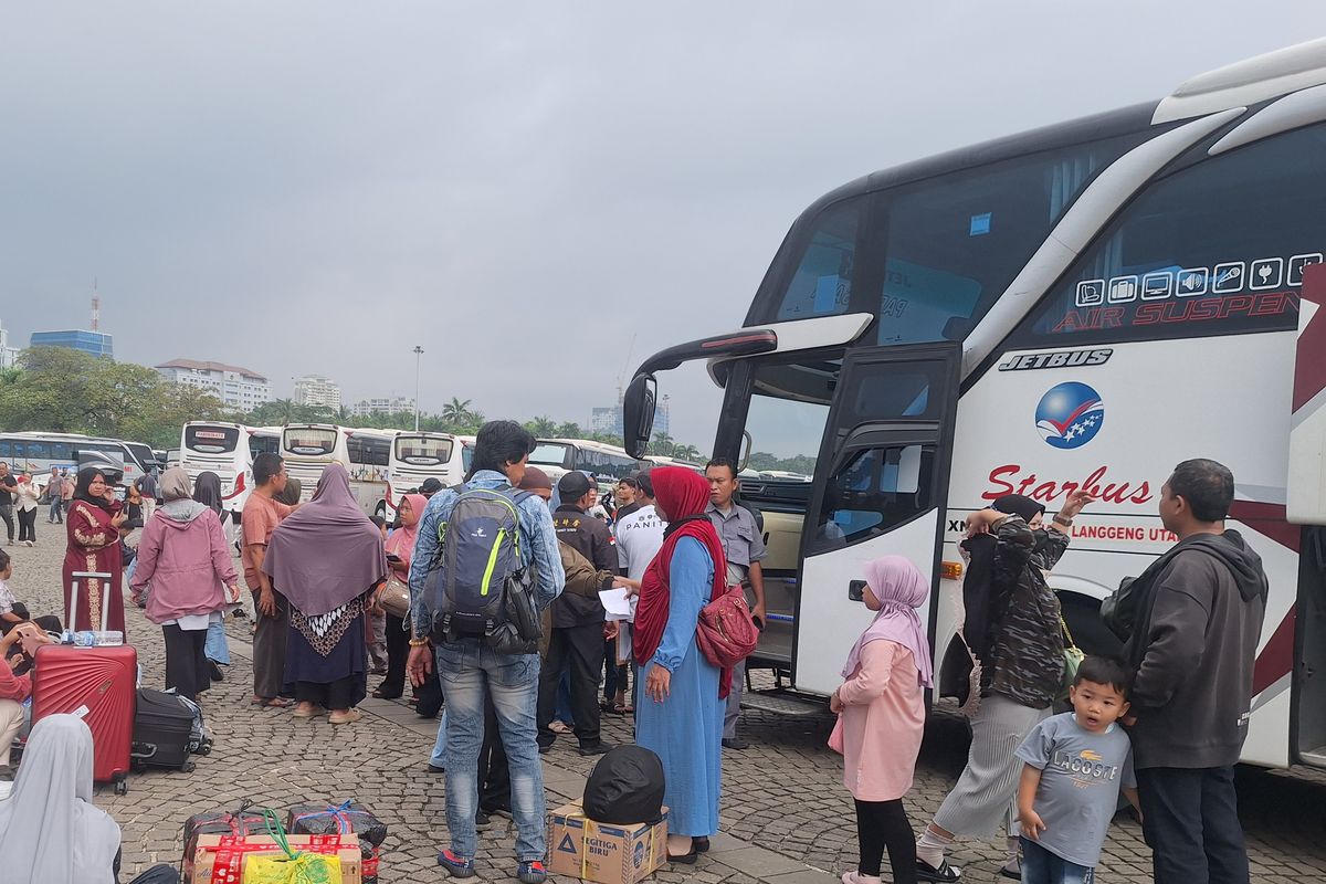Lebaran 2026, mudik gratis Lebaran 2026, mudik gratis Lebaran 2026 Indomaret, Syarat Ikut Program Mudik Gratis Lebaran 2026, Cek Sebelum Kehabisan, 1. Mudik Bareng Indomaret 2026, 2. Mudik Asyik Alfamart 2026, 3. Serunya Mudik Alfamidi 2026, 4. Mudik Bareng Indogrosir 2026, 5. Mudik Berkah Bersama Nanobank Syariah 2026