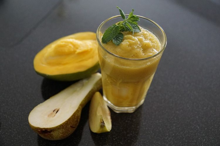 minuman penumbuh rambut, cara alami rambut lebat, nutrisi rambut sehat, vitamin rambut alami, 10 Minuman Alami untuk Rambut Lebat dan Sehat, Rekomendasi Ahli, 1. Kiwi Juice Kaya Vitamin C, 2. Onion Juice untuk Folikel Rambut, 3. Jus Sayuran Hijau, 4. Minuman Kaya Omega-3, 5. Jus Ubi Manis dan Wortel, 6. Smoothie Greek Yogurt, 7. Teh Hijau Kaya Antioksidan, 8. Jus Aloe Vera, 9. Smoothie Buah Beri dan Jeruk, 10. Jus Bit untuk Sirkulasi