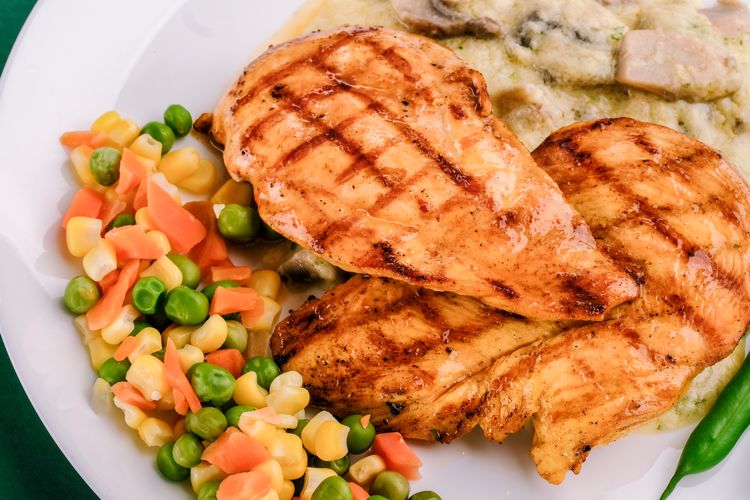 Resep Steak Ayam, resep steak ayam, resep steak ayam barbeque, Resep steak ayam teflon, resep steak ayam tanpa tepung, Ini Tips Bikin Steak Ayam Bumbu Meresap dan Tidak Alot, Cukup Pakai Teflon
