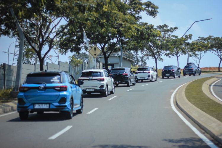 Toyota Raize, SUV ringkas, pengalaman pemilik, Kiagus Abdul Rofi, Curhat Pemilik Toyota Raize 1.2 Tahun 2023, Kena Tiga Kali Recall, Instrumen Digital , Konsumsi BBM , Butuh Penyesuaian, Program Recall yang Mengganggu, Perawatan dan Biaya Pajak 