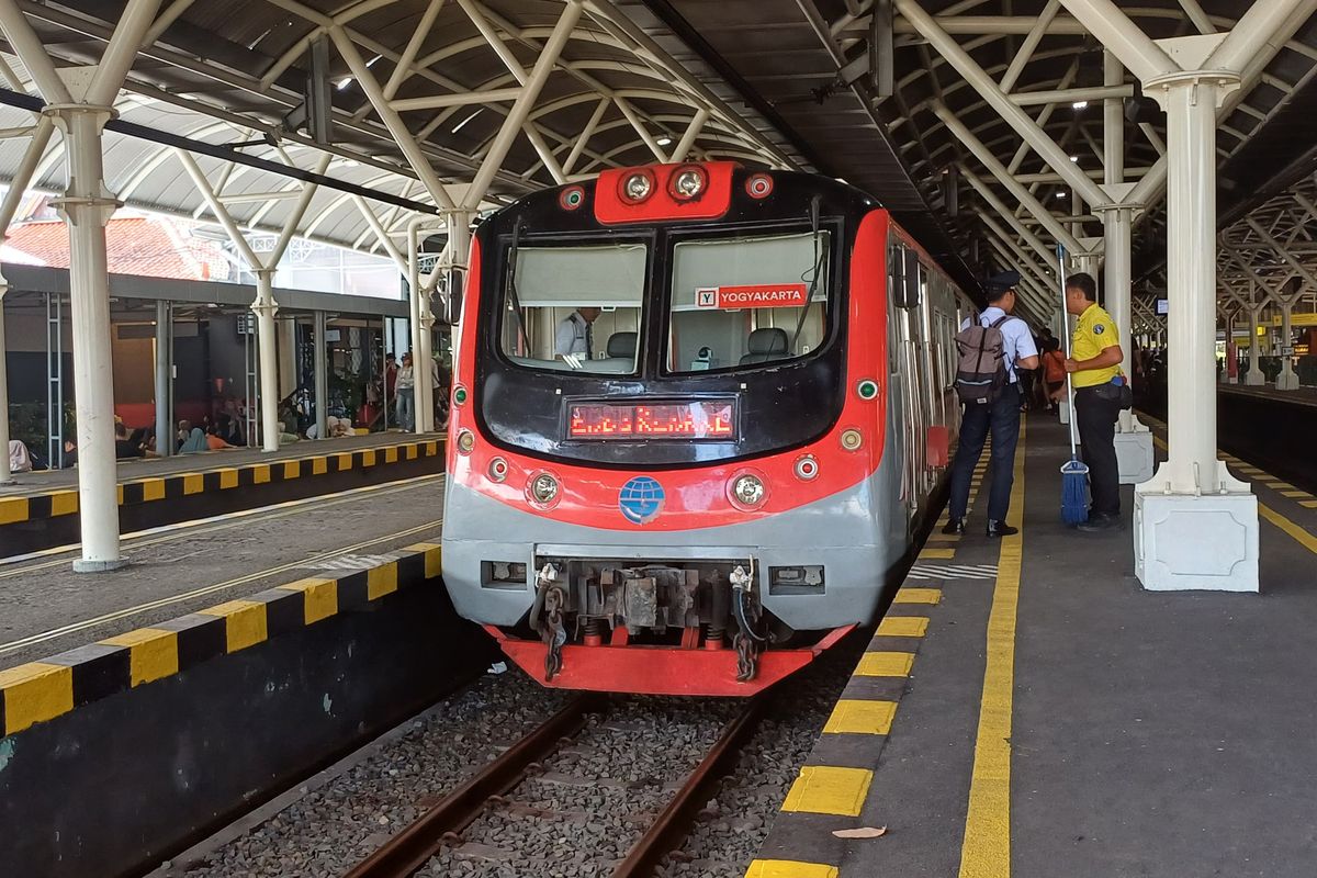 KRL Jogja-Solo, Jadwal KRL Jogja-Solo 23 Desember 2025 dari Pagi sampai Malam, Ada Tambahan Perjalanan, Stasiun Yogyakarta (Tugu), Stasiun Lempuyangan, Stasiun Maguwo, Stasiun Brambanan, Stasiun Srowot, Stasiun Klaten, Stasiun Ceper, Stasiun Delanggu, Stasiun Gawok, Stasiun Purwosari, Stasiun Solo Balapan, Stasiun Jebres, Stasiun Palur