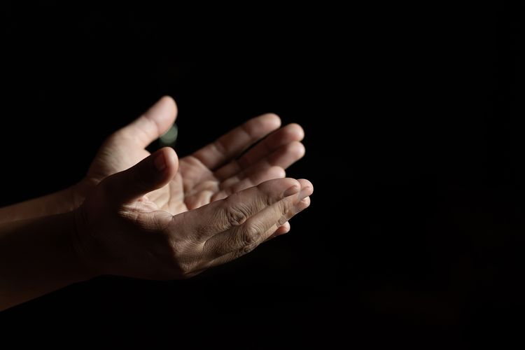 10 hari terakhir Ramadhan, 5 Amalan yang Dianjurkan di 10 Hari Terakhir Ramadhan, 1. Memperbanyak shalat malam, 2. Iktikaf di masjid, 3. Membaca Al-Qur’an, 4. Bertaubat dan memohon ampun, 5. Memperbanyak sedekah