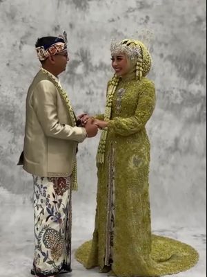 Maula Akbar Mulyadi, Putri Karlina, anak dedi mulyadi menikah, Maula Akbar Mulyadi menikah, Pernikahan anak Dedi Mulyadi, maula akbar anak dedy mulyadi, maula akbar mulyadi, anak dedy mulyadi menikah, anak dedy mulyadi nikahi wabup garut, anak dedi mulyadi, 7 Detail Outfit Maula Akbar Anak Dedi Mulyadi dan Putri Karlina, Nuansa Lime, 1. Siger modern bertabur kilau, 2. Untaian melati, 3. Kebaya lime full payet, 4. Beskap warna champagne, 5. Selop payet, 6. Totopong, 7. Makeup fresh