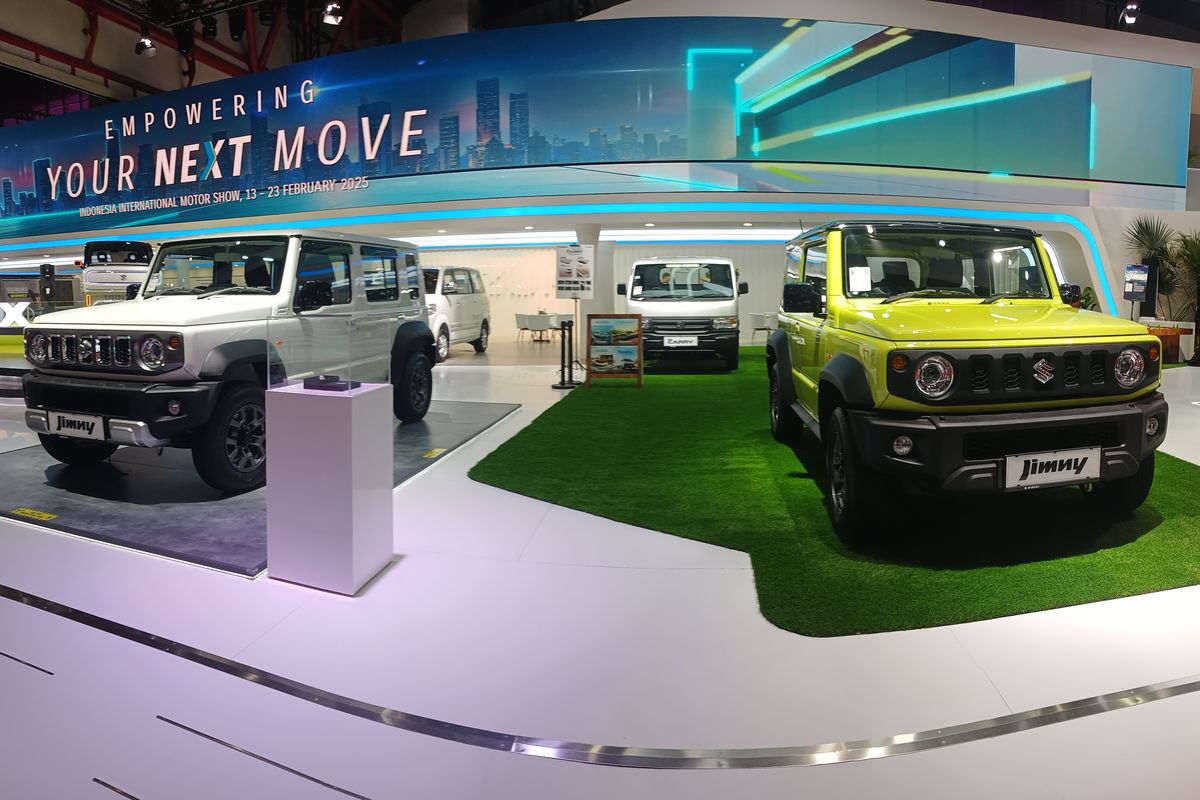 jimny, suzuki jimny, jimny 5 pintu, suzuki jimny 5 pintu, suzuki jimny 3 pintu harga, Komparasi Suzuki Jimny 3 Pintu vs Jimny 5 Pintu: Kembar Beda Karakter, Desain: Kompak vs Proporsional, Interior: Fun vs Fungsional, Mesin &amp; Performa, Kesimpulan:, Harga Jimny 3 Pintu, Harga Jimny 5 Pintu