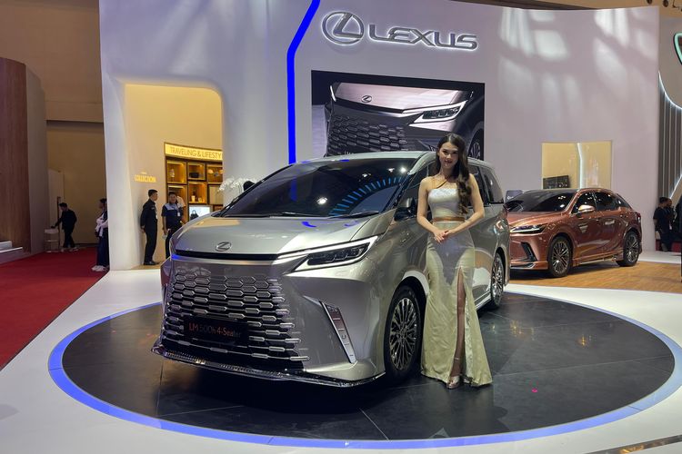 Denza D9, Toyota Alphard, Lexus LM, mobil keluarga, komparasi, Komparasi MPV Mewah: Denza D9, Toyota Alphard, dan Lexus LM, 1. Karakter Eksterior dan Interior, 2. Dimensi, 3. Fitur, 4. Mesin dan Performa, 5. Suspensi dan Kenyamanan