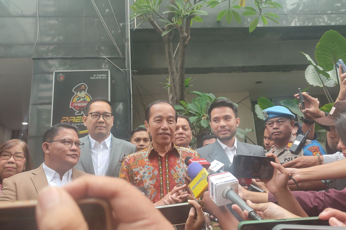 Joko Widodo, Yakup Hasibuan, ijazah Jokowi, Ijazah Palsu, ijazah palsu, ijazah jokowi, Publik Minta Bukti Ijazah Asli, Kubu Jokowi Peringatkan Potensi Kekacauan, Apakah Publik Mampu Menilai Keaslian Ijazah?, Mengapa Tuduhan Ijazah Palsu Dibawa ke Ranah Hukum?, Apakah Isu Ini Sengaja Diciptakan untuk Tujuan Politik?, Siapa yang Diuntungkan dari Isu Ijazah Palsu?