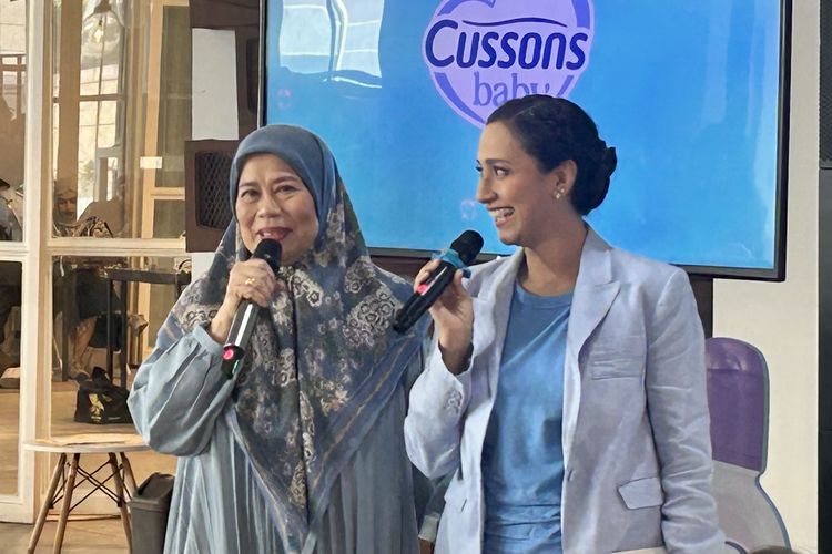 Dewi Yull, Gisca Sahetapy, hubungan mertua dan menantu, Merdianti Octavia, hubungan ibu mertua dan menantu perempuan, dewi yull tak pernah marahi anak dan menantu, menjaga keharmonisan keluarga ala dewi yull, Dewi Yull Mengaku Tak Pernah Marahi Anak dan Menantu, Ini Alasannya
