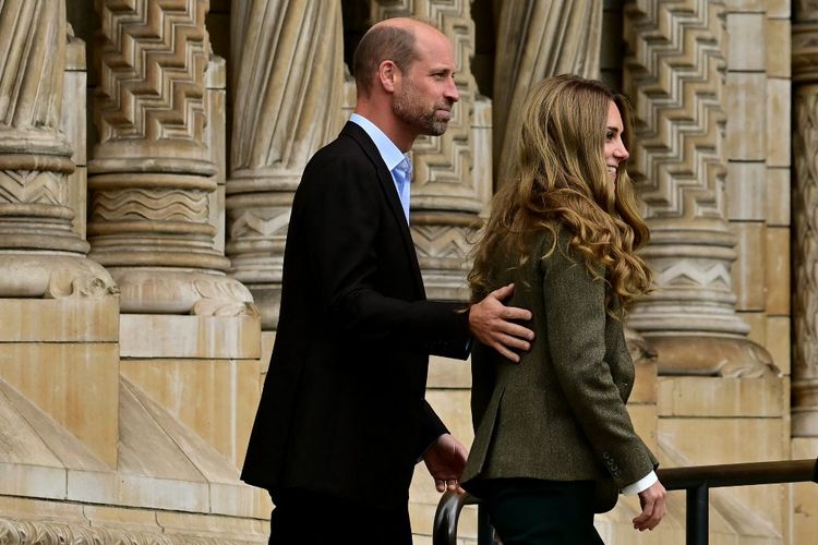 pangeran WILLIAM, Kate Middleton, Princess of Wales, pangeran wales, Putri Wales, rambut blonde, Kate Middleton tampil dengan rambut blonde, gaya rambut kate middleton, rambut baru kate middleton, kate middleton blonde, kate middleton bronde, prince of wales, Kate Middleton Pamer Warna Rambut Baru, Lebih Blonde dari Biasanya, Kate Middleton pamer warna rambut baru, Dinilai bukan karena cat rambut, tapi efek liburan, Bukan kali pertama Kate Middleton eksperimen warna rambut, Warna rambut Kate Middleton yang jadi tren