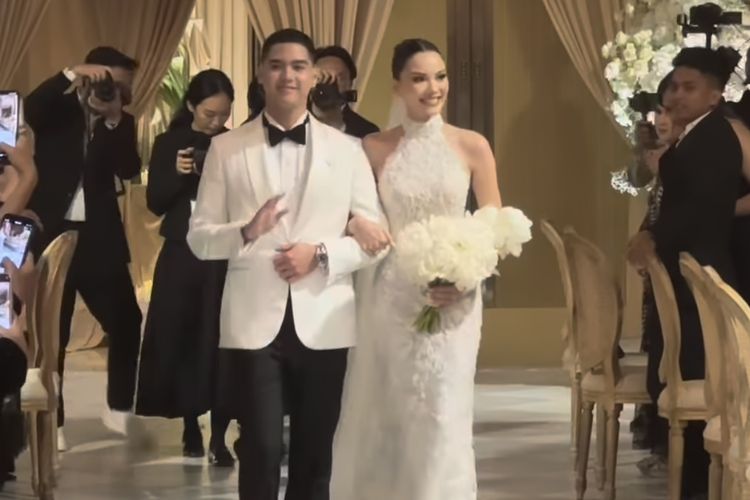 Al Ghazali, Alyssa Daguise, Al Ghazali Alyssa Daguise, pernikahan al ghazali, pernikahan al ghazali dan alyssa daguise, Resepsi Pernikahan Al Ghazali, resepsi al ghazali, resepsi al ghazali dan alyssa daguise, Penampilan Al Ghazali dan Alyssa Daguise di Resepsi Pernikahan, Serba Putih