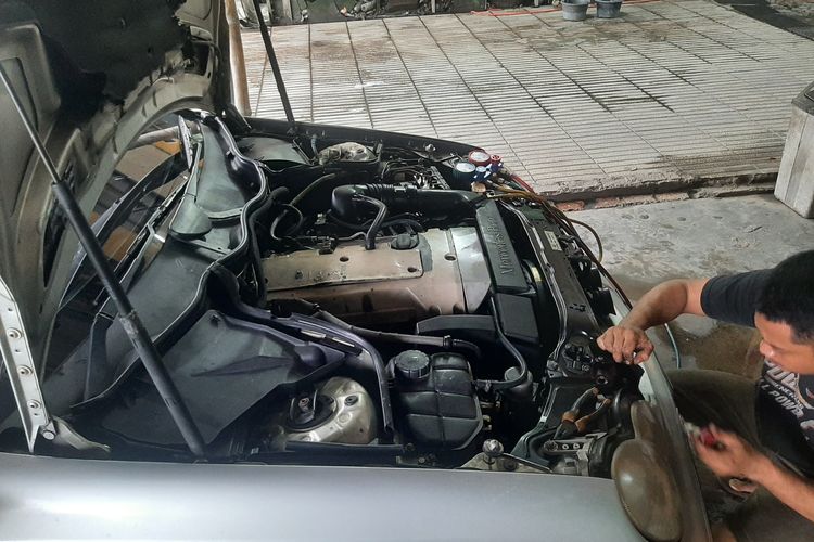 Mematikan AC Mobil, tanjakan curam, pengemudi, kinerja mesin, Pengemudi, mematikan AC mobil, Kebiasaan Mematikan AC Mobil Saat Menanjak: Apa Kata Ahli?, Kebiasaan Mematikan AC Mobil saat Menanjak Perlu Ditinjau Ulang, Penggunaan AC pada Mobil Modern Tak Lagi Membebani, Keterampilan Pengemudi adalah Kunci Utama, Kesimpulan