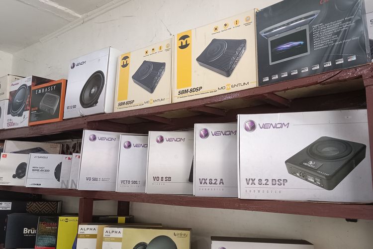 modifikasi audio mobil, Subwoofer, kualitas suara, Tingkatkan Kualitas Audio Mobil Anda dengan Modifikasi Sederhana, Audio Mobil Penting untuk Kenyamanan Berkendara, Modifikasi Audio Mobil yang Direkomendasikan oleh Ahli, Pentingnya DSP dalam Meningkatkan Kualitas Suara, Subwoofer sebagai Pelengkap Spektrum Suara, Peningkatan Audio yang Terjangkau dan Mudah
