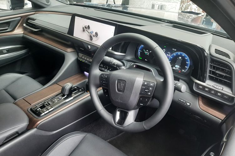 GIIAS 2025, Crown FCEV, Toyota Crown, Toyota Crown FCEV, mobil hidrogen, Toyota Hadirkan Crown FCEV di GIIAS 2025