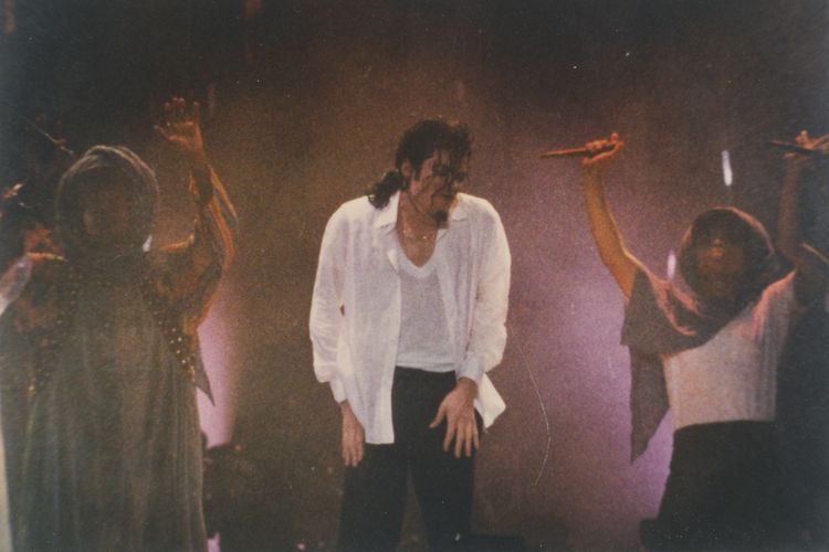 Michael Jackson, Kaus kaki Michael Jackson, Billie Jean, barang pribadi Michael Jackson, kaus kaki michael jackson, penyanyi michael jackson, pelelangan barang michael jackson, barang pribadi michael jackson, billie jean, Kaus Kaki Michael Jackson Terjual Rp 145 Juta Meski Sudah Menguning