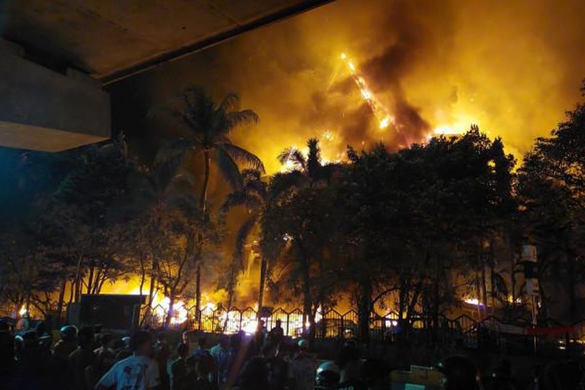 DPRD, kebakaran, DPRD Makassar, Makassar, Sulawesi Selatan, kantor dprd makassar, Tragedi Kebakaran Kantor DPRD Makassar 3 Tewas dan 5 Luka-luka, Tragedi Kebakaran Kantor DPRD Makassar: 3 Tewas dan 5 Luka-luka
