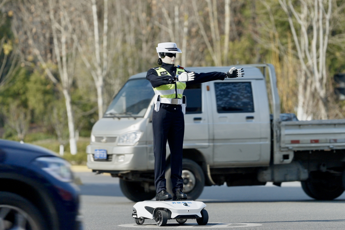 AiMOGA, Chery, robot polisi, Robot Polisi, Inovasi Baru Chery di Beijing Auto Show 2026