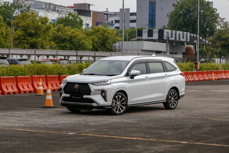 Toyota Veloz Hybrid, ICE BSD Tangerang, GJAW 2025, harga Rp 299 juta, Toyota Veloz Hybrid Meluncur di GJAW 2025, Berapa Harganya?