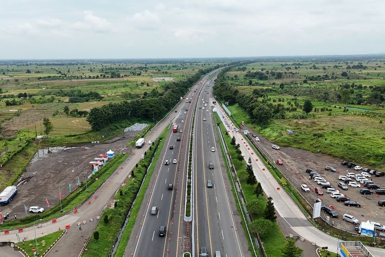 arus balik, Tol Cipali, one way di jalan tol cipali, Arus Balik 2025, Petugas Berlakukan One Way di Tol Cipali, Antisipasi Puncak Arus Balik