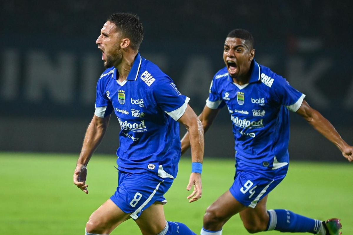 persib bandung, Persib vs Persis Solo, Super League, Luciano Guaycochea, skor persib vs persis, Hasil HT Persib Vs Persis 1-0: Luciano Guaycochea Cetak Gol, Lalu Kena Kartu Merah