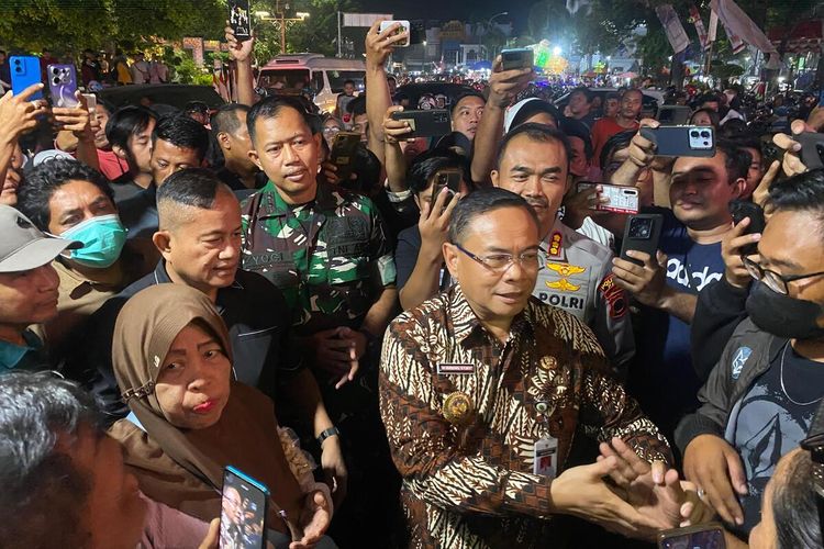 Pati, bupati pati, bupati pati sudewo, demo bupati pati, Bupati Pati Sudewo batalkan kenaikan PBB, bupati pati sudewo batalkan lima hari sekolah, demo bupati pati sudewo, demo bupati pati ricuh, demo bupati pati hari ini, 7 Kontroversi Bupati Pati Sudewo, dari Pajak Naik, Pegawai Dipecat, hingga Goyang Erotis