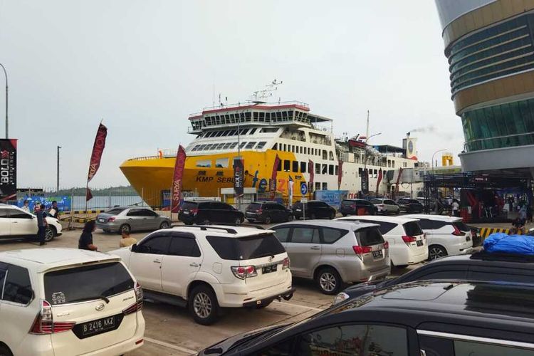 Mudik Lebaran, pelabuhan merak, Pelabuhan Bakauheni, pelabuhan penyeberangan, Lalu Lintas Penyeberangan, H-7 Lebaran, 45.000 Kendaraan Menyeberang dari Jawa ke Sumatera
