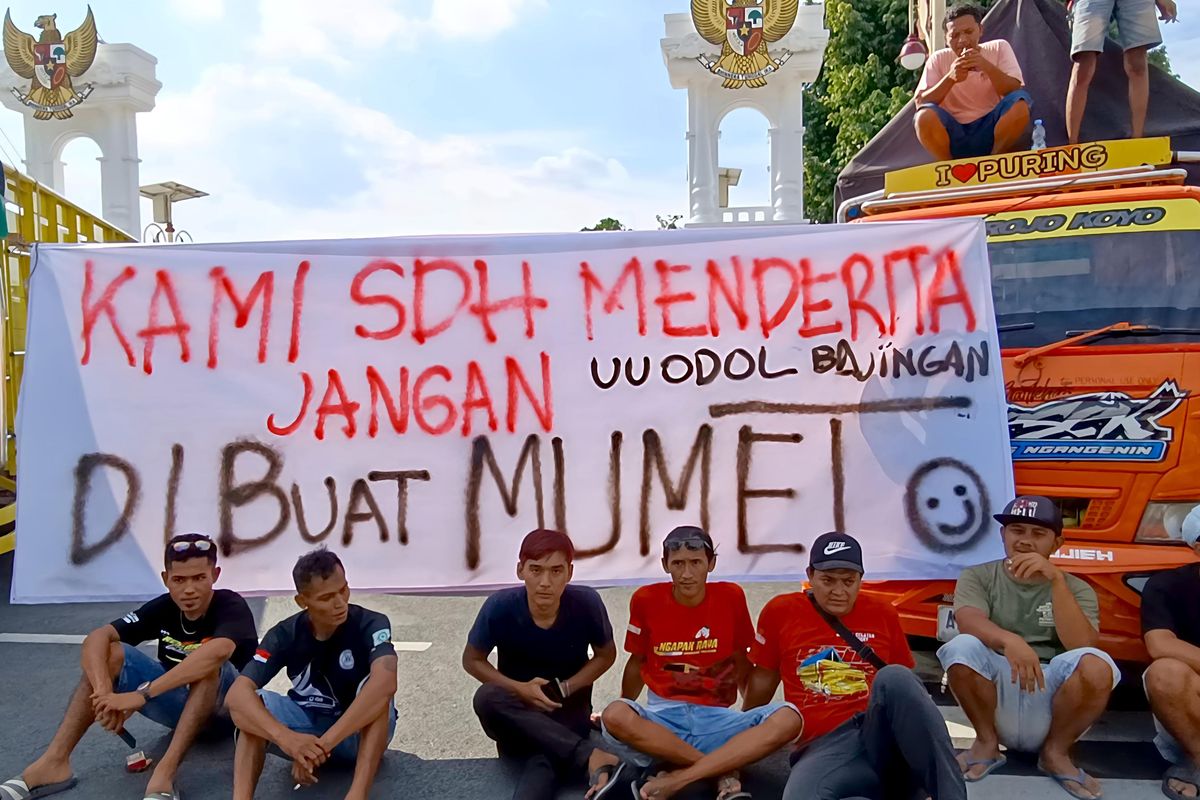ODOL, Demo ODOL, Jawa Timur, Jawa Tengah, berita Jateng, demo odol, Demo ODOL Meluas, Apa yang Buat Sopir Truk Menolak Aturan Ini?, Sopir Menilai Pasal 277 Salah Sasaran, Tarif Logistik Dinilai Tak Masuk Akal, Premanisme dan Pungli di Jalan, Penegakan Hukum Dinilai Tebang Pilih, Demo Menyebar ke Banyumas dan Jepara, Respons Pemerintah Daera