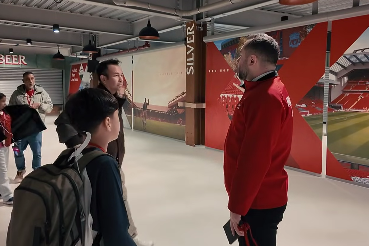 Liverpool, Michael Owen, Raffi Ahmad, Anfield, Rafathar Malik Ahmad, Liga Inggris, Raffi Ahmad Pamer Pengikut Instagram dan Foto Michael Owen ke Staf Liverpool di Anfield