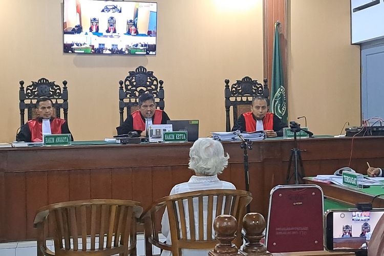 Sidang Gugatan Jokowi, Panggilan Akrab Jack, dan Nonton Film Suzanna