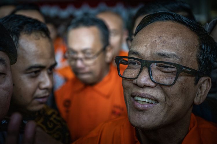 OTT KPK, Irvian Bobby Mahendro, Irvian Bobby Mahendro Putro, Irvian Bobby, Irvian Bobby Sultan Kemenaker, Irvian Bobby ditangkap KPK, OTT KPK  Irvian Bobby, Detik-detik Penangkapan Irvian Bobby oleh KPK yang Dijuluki  Sultan Kemnaker, Detik-detik Penangkapan Irvian Bobby oleh KPK, Rumah Kontrakan Disegel KPK, Renovasi Rumah 3 Lantai, Peran Immanuel Ebenezer alias Noel
