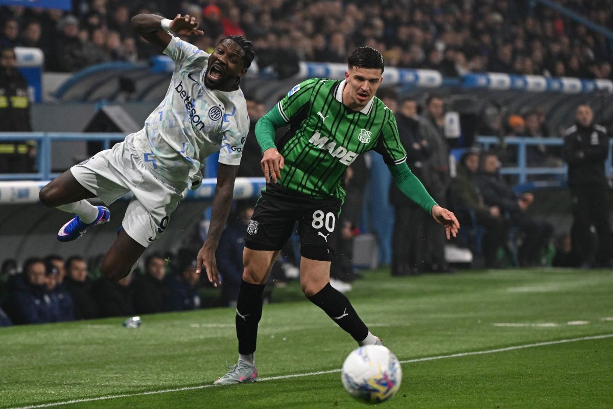 Inter Milan, Sassuolo, Tarik Muharemovic, bursa transfer, Evan Ndicka, Duet Jay Idzes Terlalu Mahal, Inter Milan Berpaling ke Pilar AS Roma
