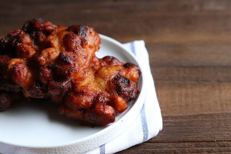 Pinkan Mambo, pisang goreng pinkan mambo, kuliner viral indonesia, jualan artis indonesia, Pinkan Mambo Jual Pisang Goreng Rp30.000 Sebiji, Apa Istimewanya?, Dari Donat ke Pisang Goreng, Penampilan Pisang Goreng Jadi Sorotan, Harga Pisang Goreng Pinkan Mambo, Pisang Goreng dengan Berbagai Topping, Jualan Lain: Lauk Rumahan Pinkan Mambo Kitchen