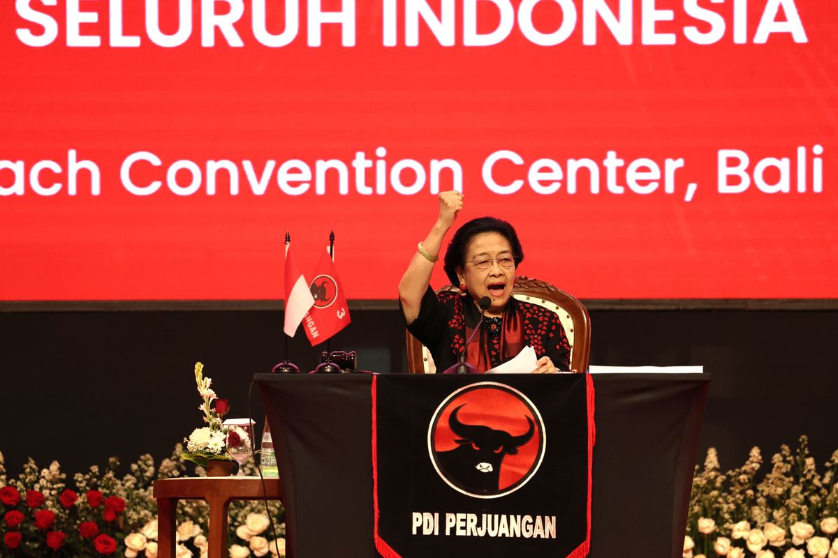 PDI-P, Megawati, Keluarga Megawati, Puan Maharani, Megawati Soekarnoputri, Kongres PDI-P, puan maharani, kongres PDI-P, Megawati Dikukuhkan Kembali Pimpin PDI-P, Megawati Dikukuhkan Kembali Pimpin PDI-P, Komarudin: Sudah Ditentukan di Rakernas