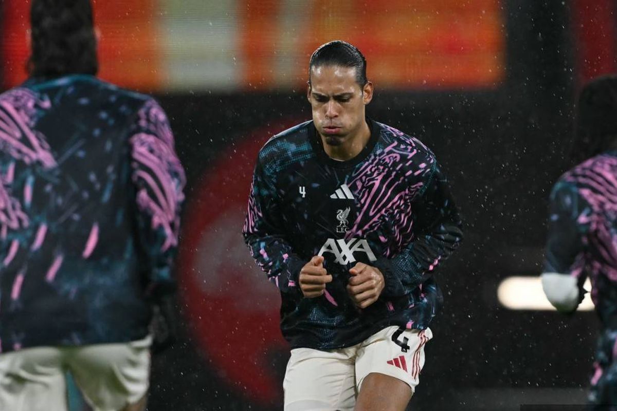 Bek asal Belanda, Van Dijk, Liverpool, Bournemouth, Liga Inggris, Van Dijk Salahkan Angin Usai Blunder Saat Liverpool Keok dari Bournemouth