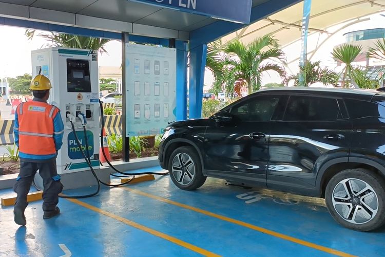 Kendaraan Listrik, SPKLU, otomotif, kendaraan listrik, Charging Station, PLN Siagakan SPKLU Bergerak Selama Natal dan Tahun Baru 2025/2026