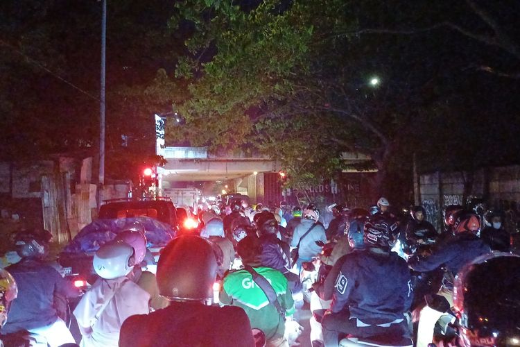 banjir, Menghadapi Macet Akibat Hujan dan Banjir, Ini Saran dari Ahli Keselamatan