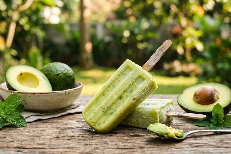 alpukat, Tak Cuma Jus, Ini 10 Olahan Alpukat dari Puding hingga Es Krim, 1. Puding alpukat, 2. Sushi timun dan alpukat, 3. Es krim alpukat, 4. Alpukat smoothie bowl, 5. Jus alpukat susu kedelai, 6. Roti alpukat