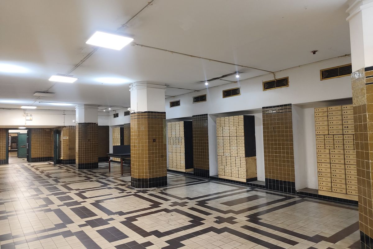museum bank mandiri, museum bank mandiri dimana, koleksi museum bank mandiri, museum bank mandiri buka jam berapa, museum bank mandiri tiket, museum bank mandiri jakarta, Tempat Simpan Barang Berharga Zaman Kolonial Ini Mirip Loker, Pakai Kunci Ganda