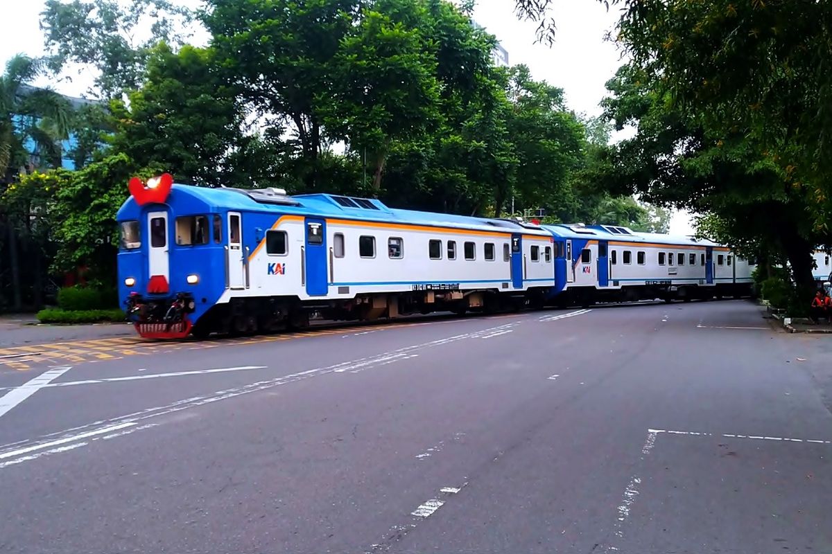 Rel Kereta di Tengah Jalan Solo Ternyata Aktif, Waspadai Jam-jam Ini