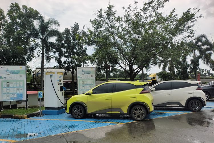 mobil listrik, mudik Lebaran, SPKLU, Pengguna Mobil Listrik Mudik Lebaran 2026 Melonnjak 4 Kali Lipat